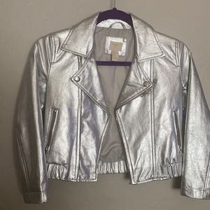 Adorable Silver Girl’s Jacket Size 7/8.